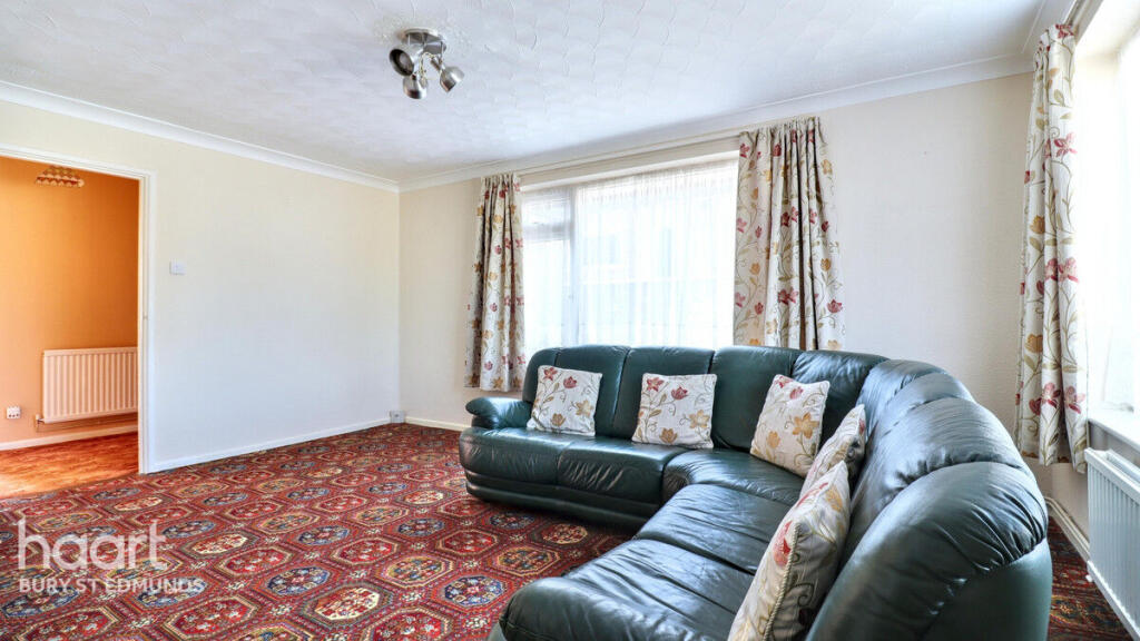 Rembrandt Way, Bury St Edmunds photo 2
