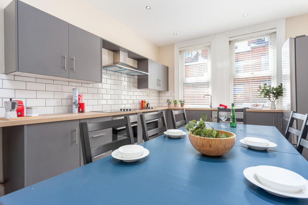 8 bedroom terraced house for rent