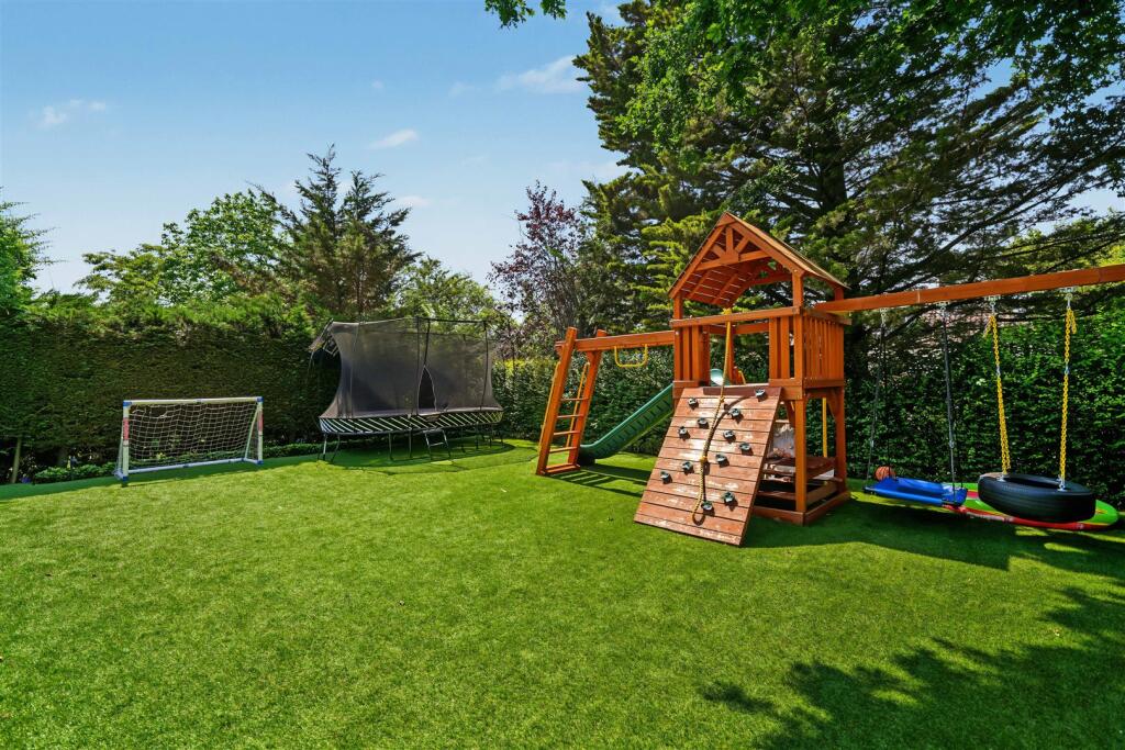 House in London - View 3