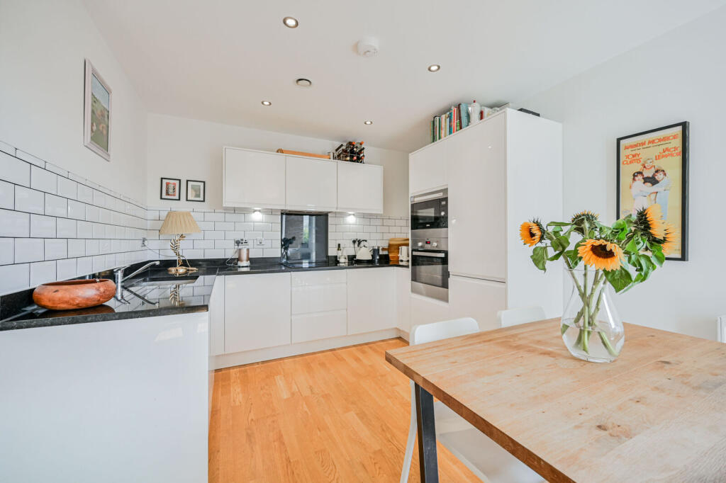 Apartment in London - View 2