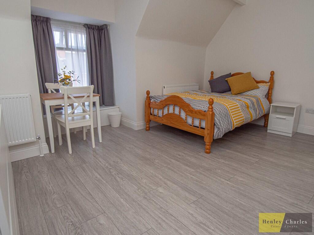 Additional image 4 of Room 1, 25 Endwood Court Road