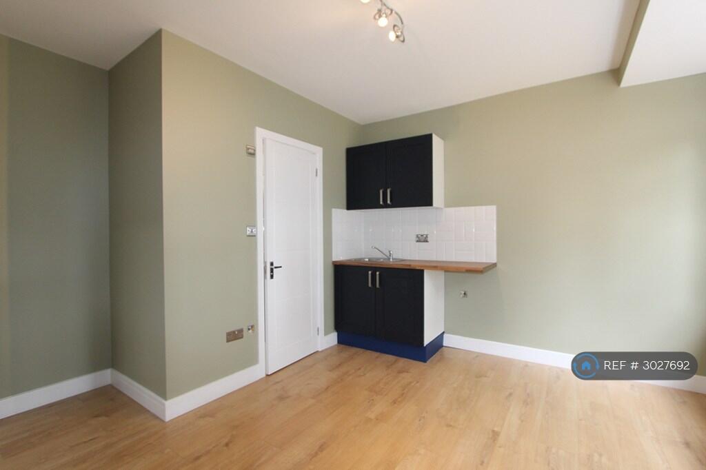 Apartment in Croydon - View 2
