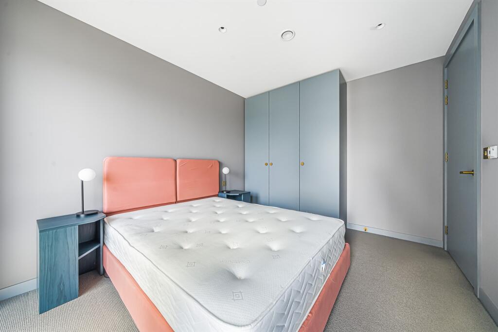 Apartment in London, Royal Borough of Greenwich - More