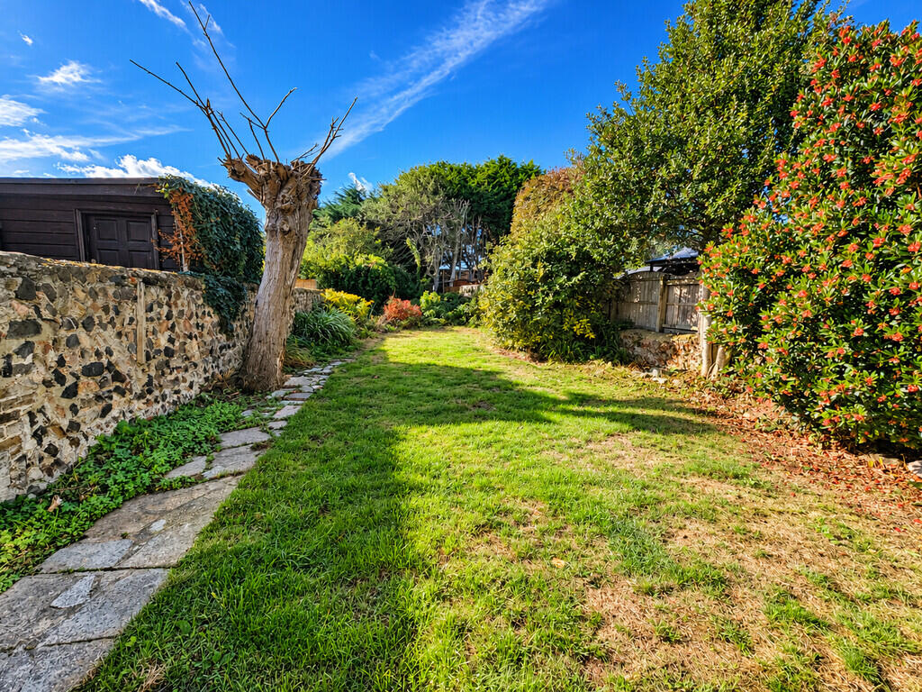 Park Lane, Southwick photo 3