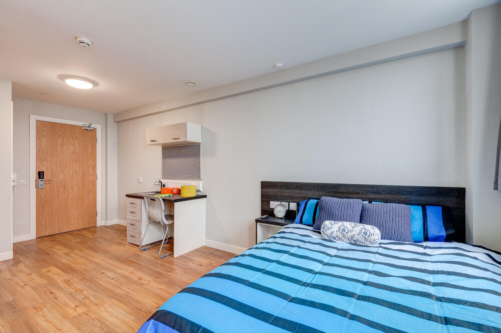 Apartment in Sheffield, Wicker, City Centre - View 3