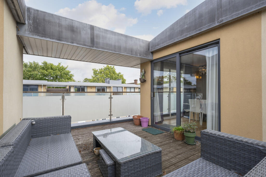 Main image of property: West Barnes Lane, Raynes Park, New Malden, KT3