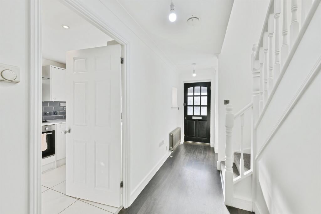 House in Enfield - View 3