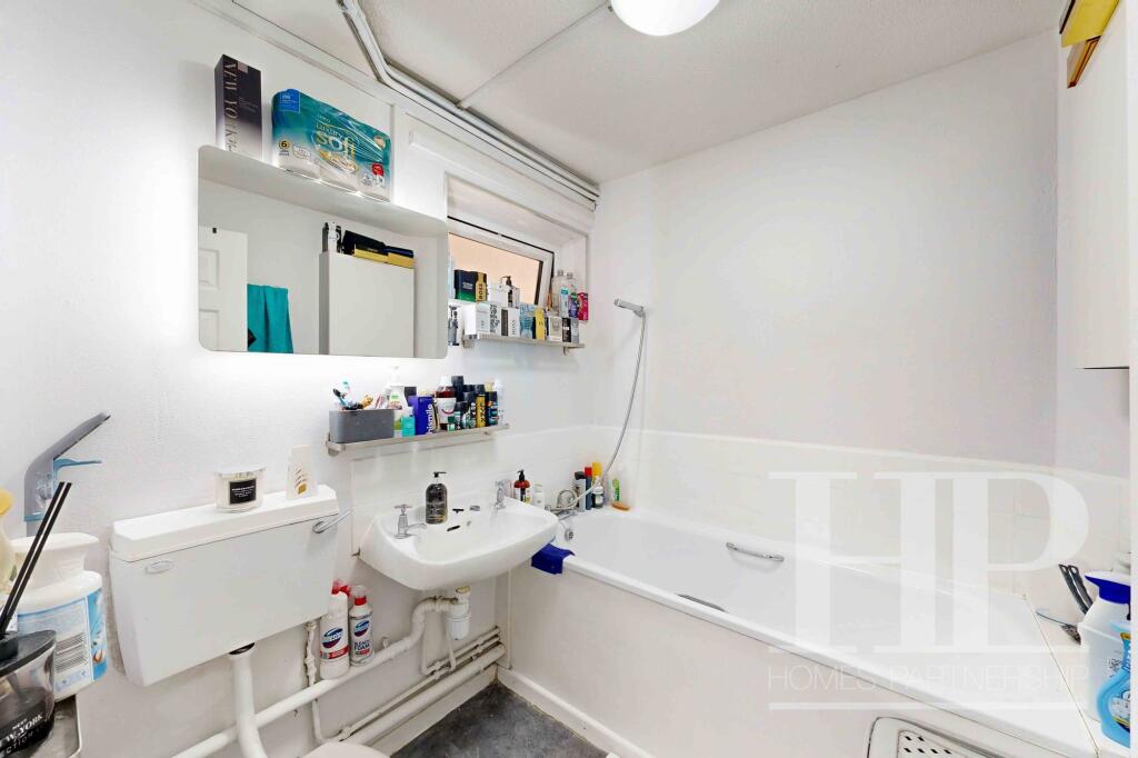 Apartment in Crawley, West Sussex - More