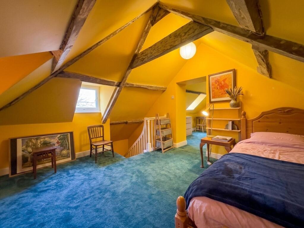 6 bedroom semi-detached house for rent