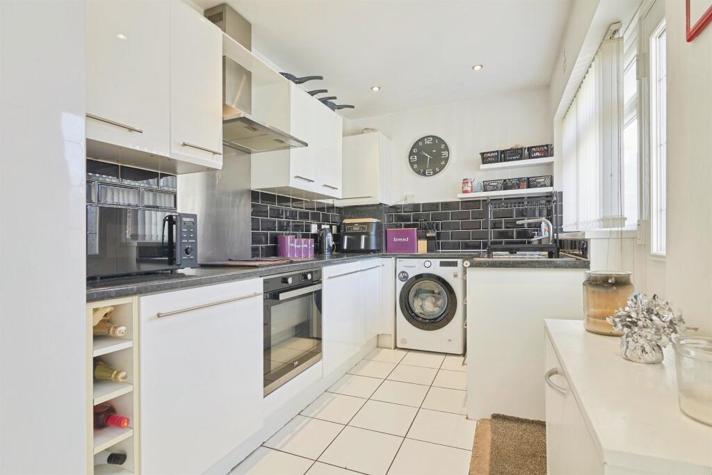 House in Leeds, West Yorkshire - View 4