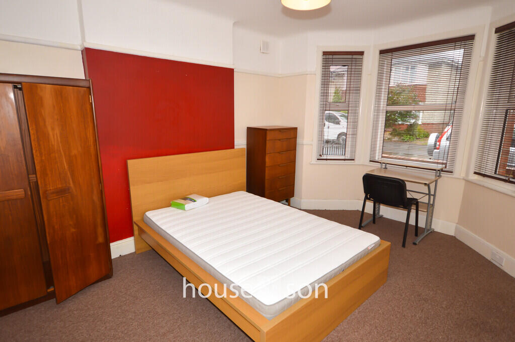 House in Talbot Village, Ensbury Park, Bournemouth - More