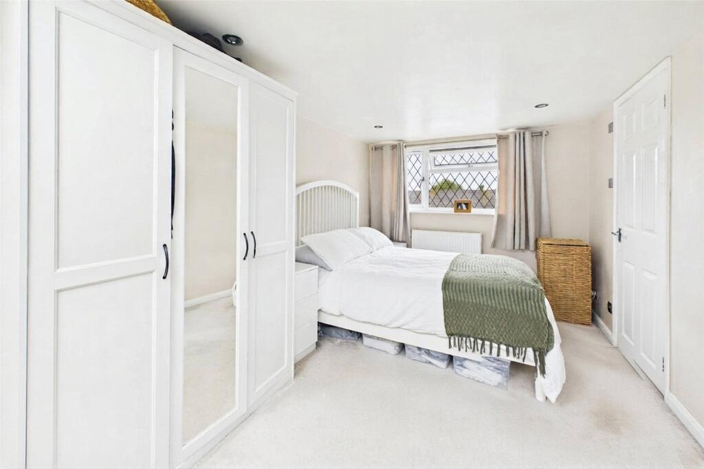 House in Surrey Heath, Surrey - More
