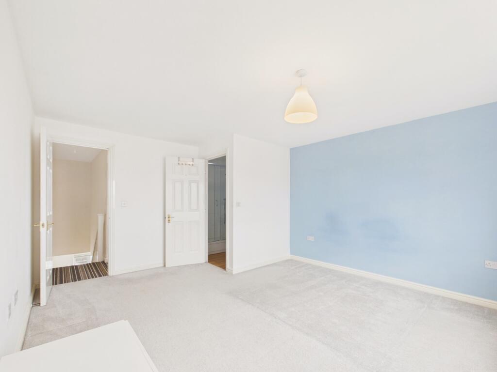House in Hull, Grey Legs, Kingswood - More