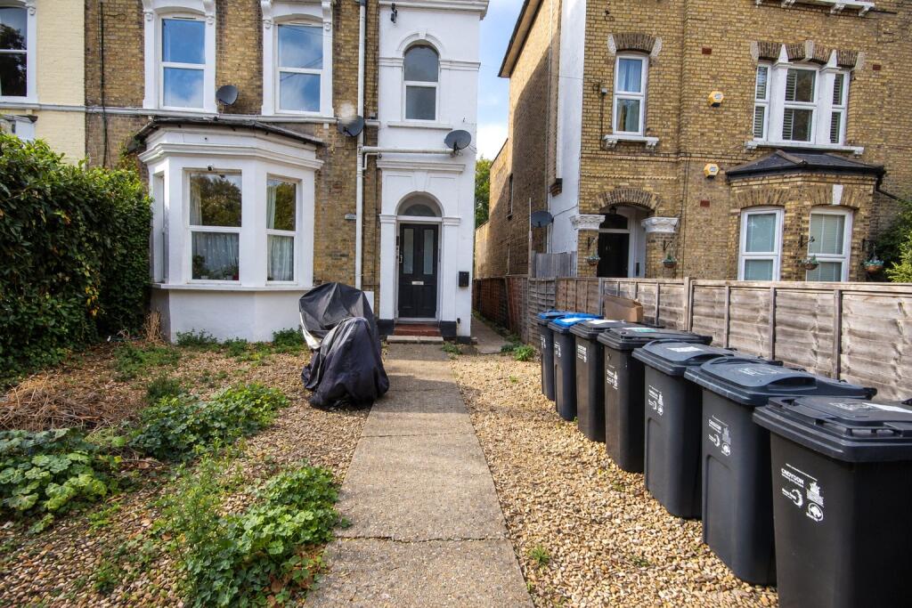 Main image of property: Woodside Green, London, SE25