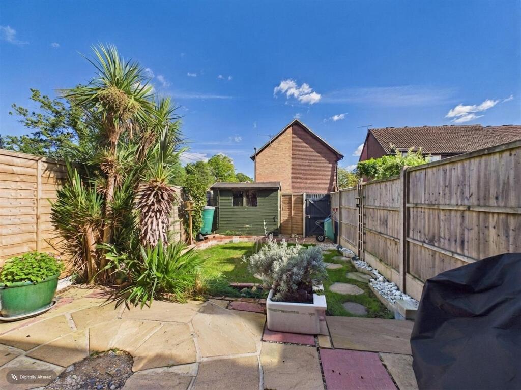 House in Crawley, Ifield West - More