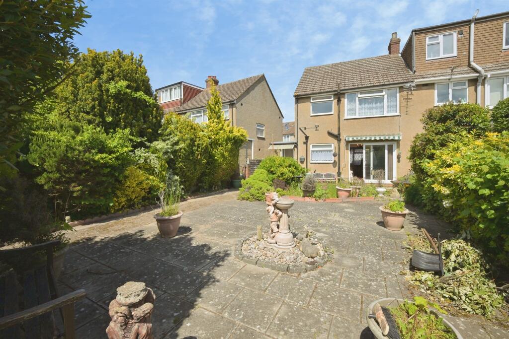 Westlea Road, Broxbourne photo 3
