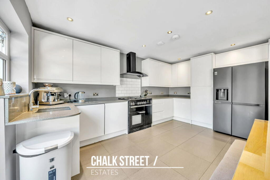 House in London, Gidea Park - More