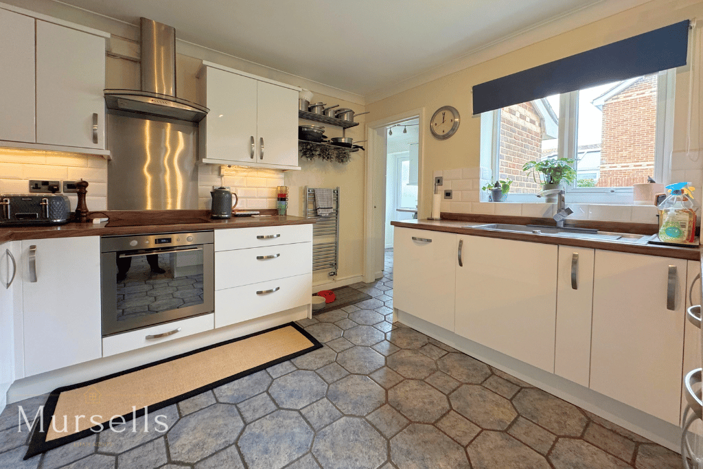 Lulworth Close, Poole, BH15 - View 3