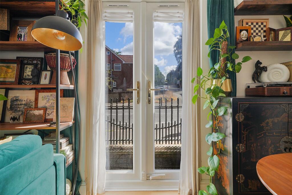 Apartment in Redhill - View 5