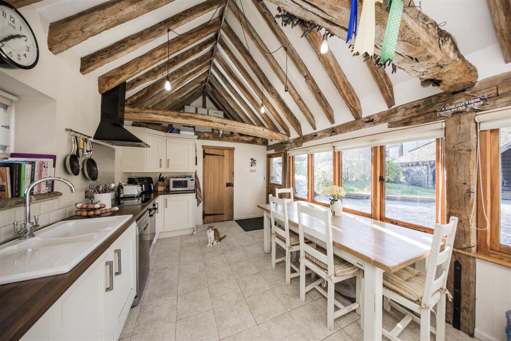 House in Tunbridge Wells, Brenchley - View 4