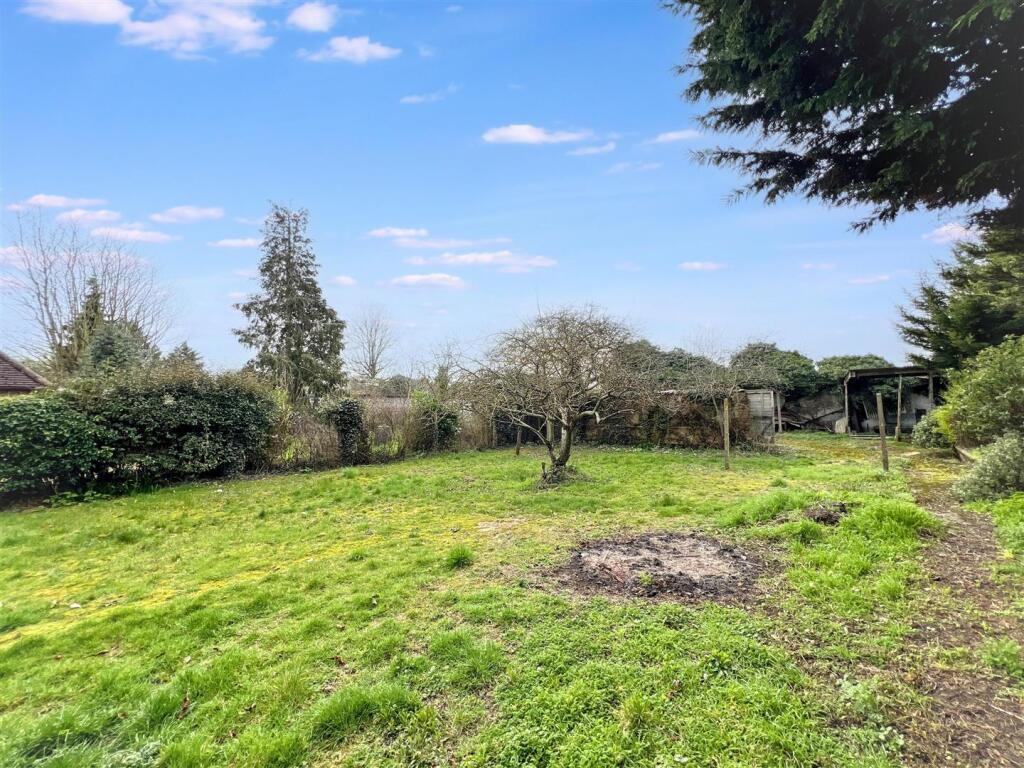 Orchard Lane, Harrold photo 4