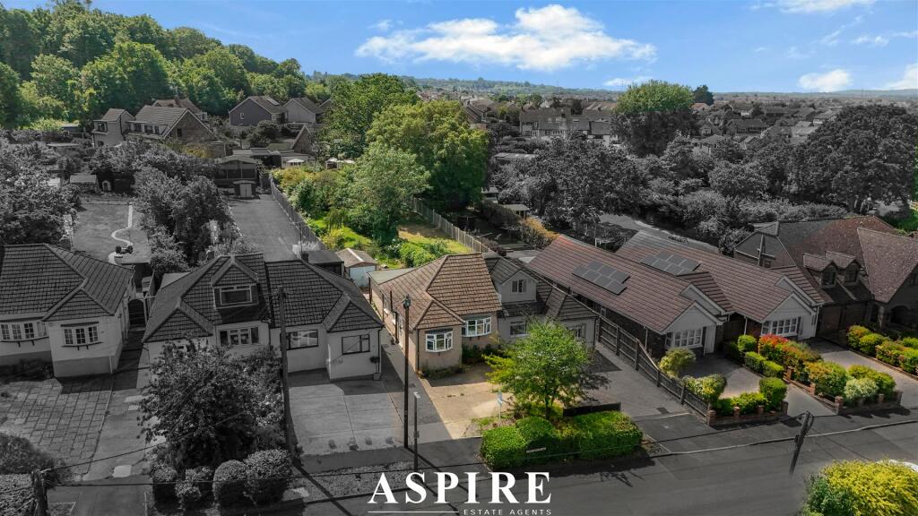 3-bed semi-detached on Mortimer Road, Rayleigh, £400,000