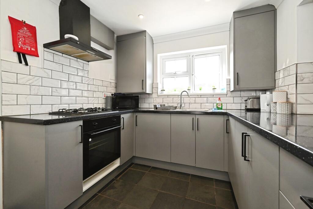 House in Bracknell, Easthampstead - View 3