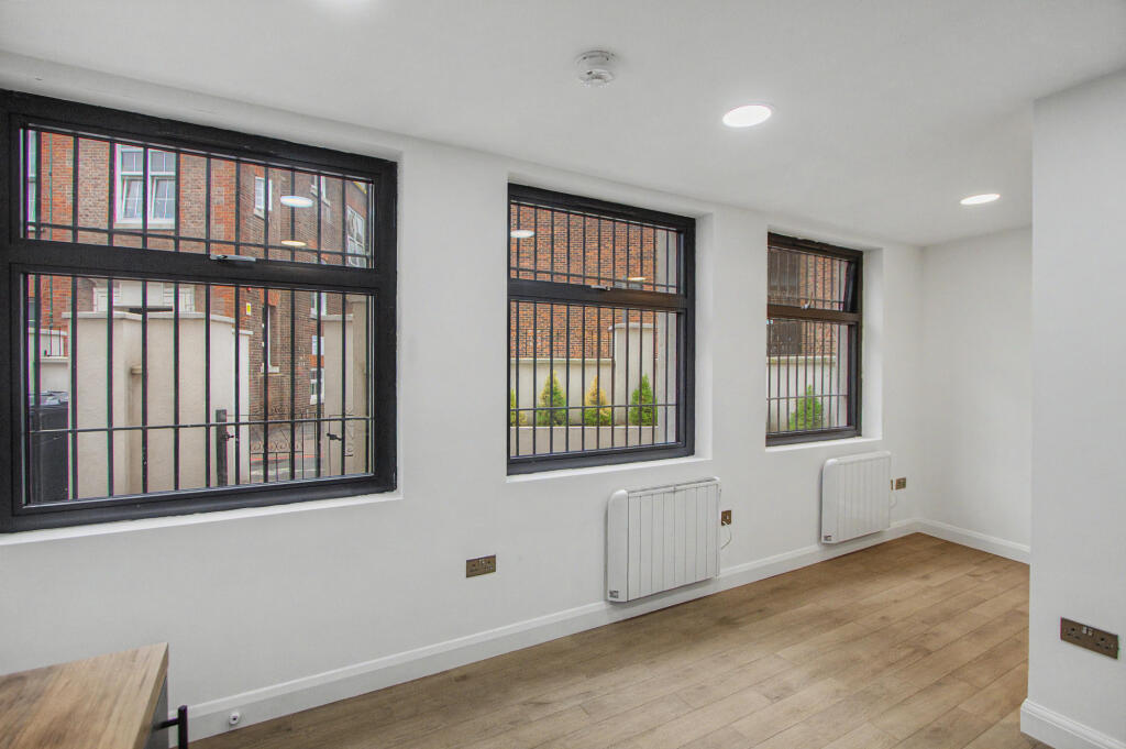 Apartment in Luton - View 5