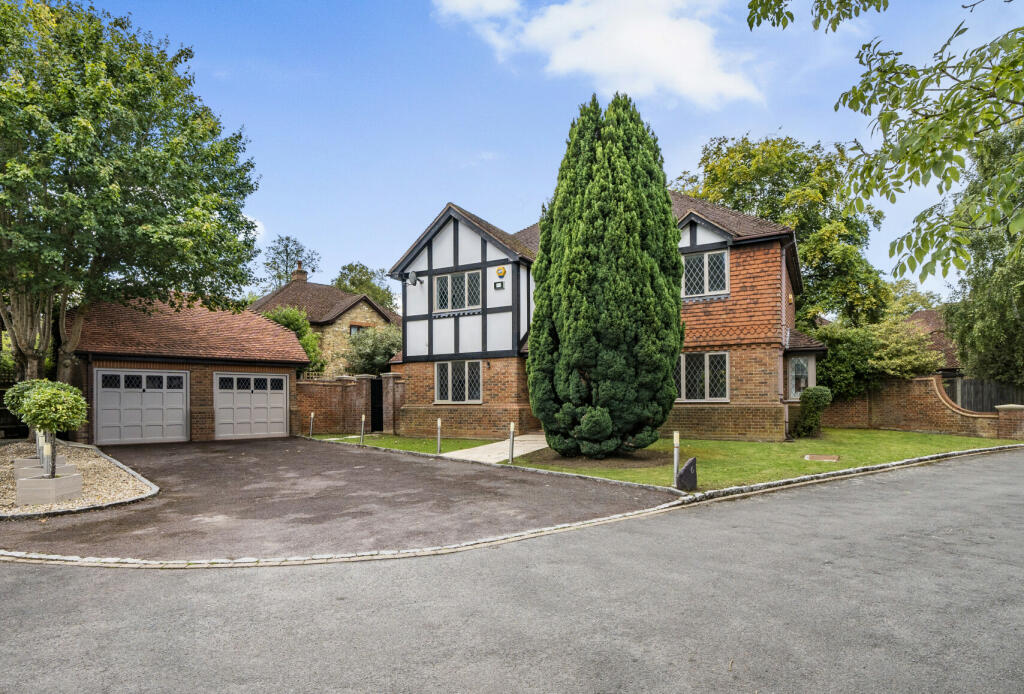 Main image of property: The Denningtons, Worcester Park, Surrey, KT4