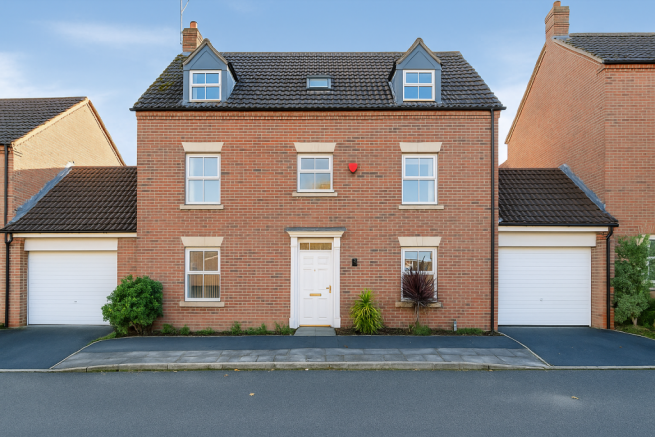6-bed detached on Parsons Road, Langley, SL3, £850,000