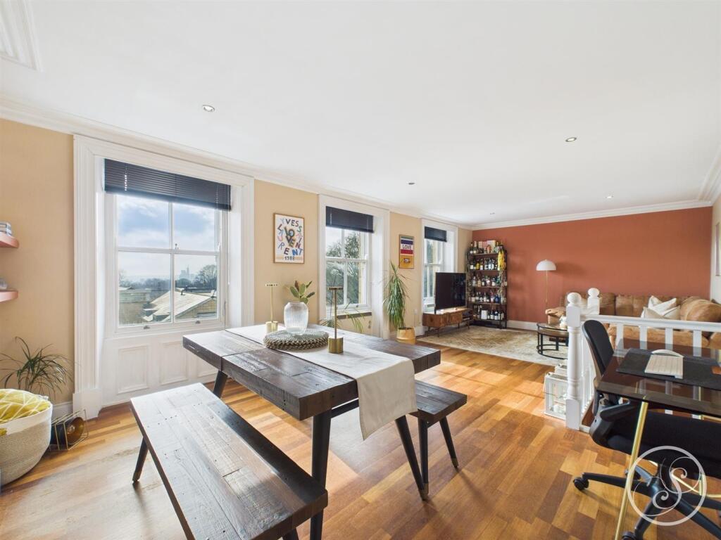 Apartment in Leeds, West Yorkshire - View 5