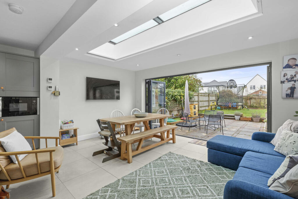 Blind Lane, Bourne End, Buckinghamshire, SL8 5TN photo 3