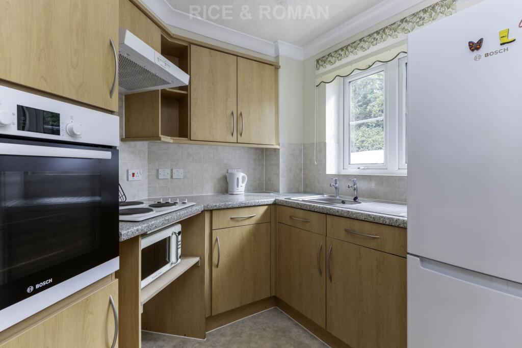 Lynton Court, Epsom photo 3