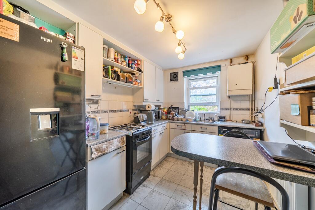 Apartment in Southall - View 4