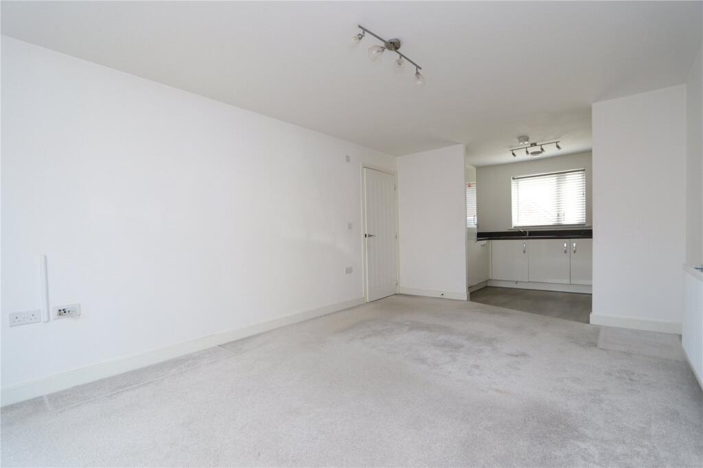 Apartment in Milton Keynes, Shenley Brook End - View 4