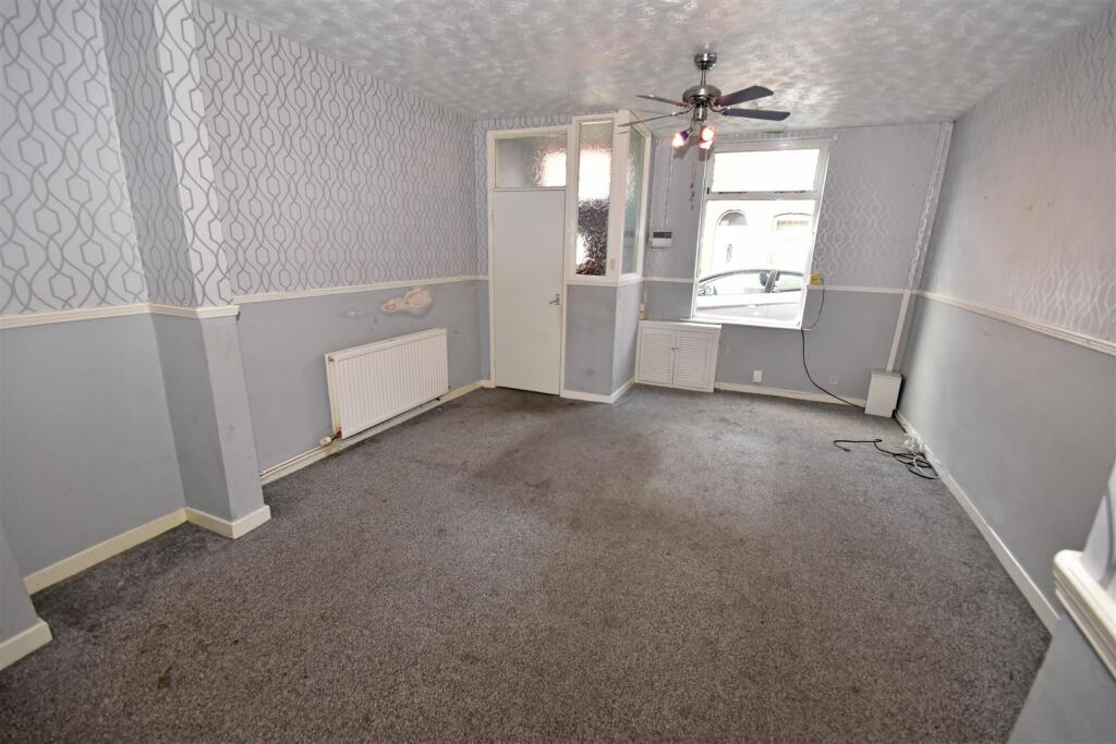 House in Tameside, Taunton - View 4