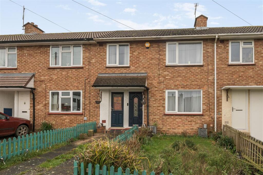 3-bed terraced on Linkway, Bedford, £270,000