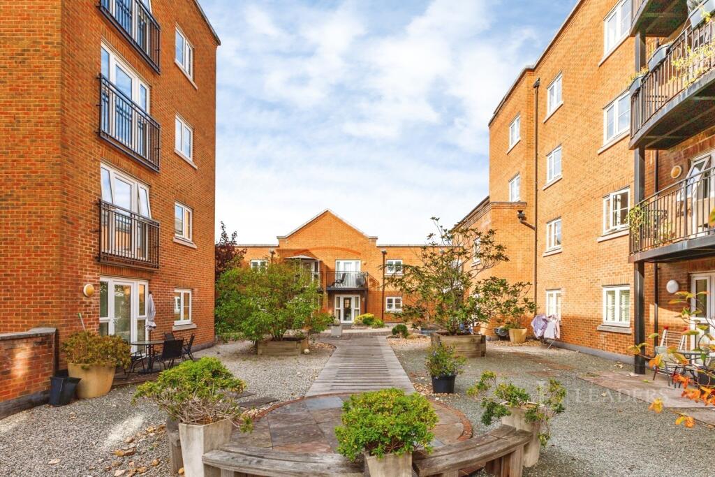 Apartment in Epsom and Ewell, Epsom - View 2