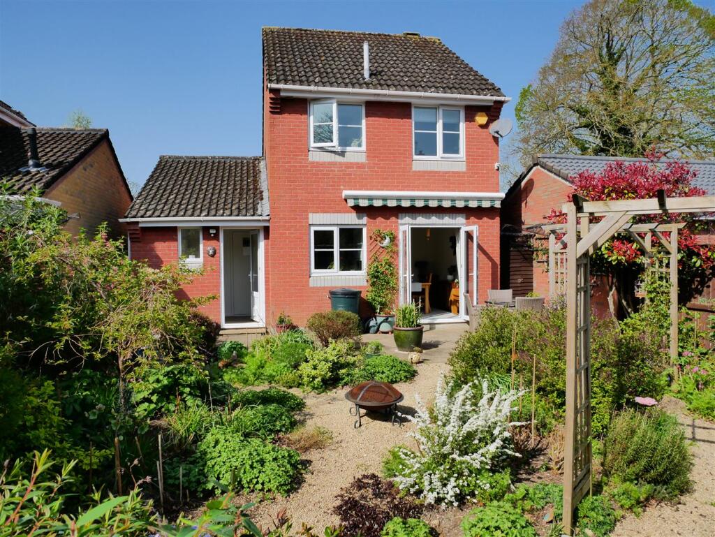 Main image of property: Maple Close