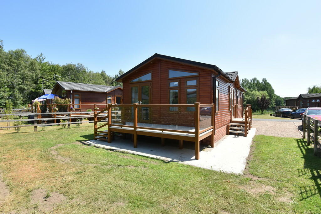 2-bed caravan on Burton Waters Lodges, Woodcock Lane, Burton Waters, Lincoln, £175,000