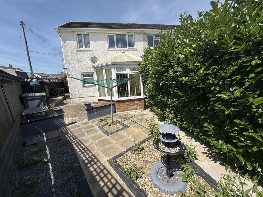 House in Pencarreg, Llanybydder - View 5