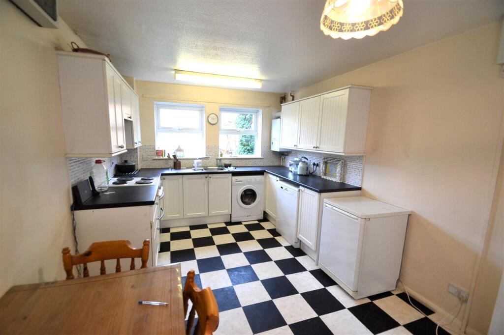 Loxwood Close, Bedfont photo 4