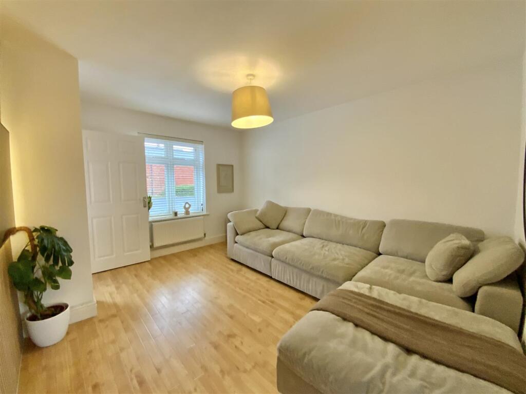 Pearmain Close, Newport Pagnell photo 3