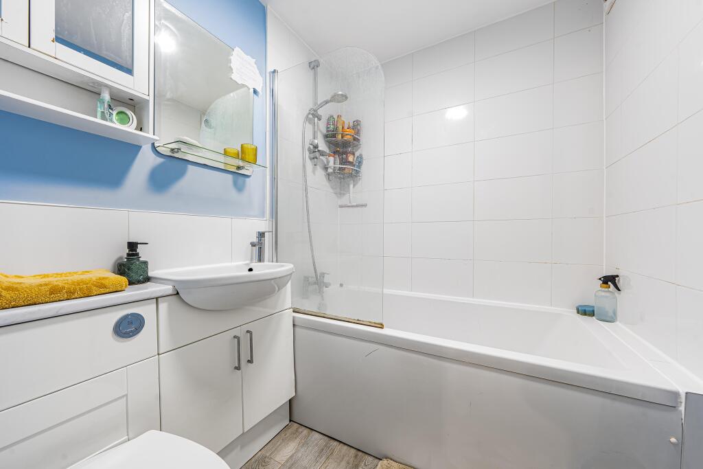 Apartment in Windsor - More