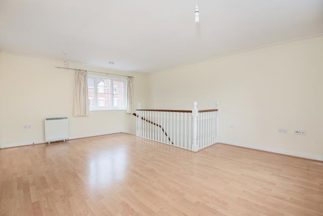 Windsor Court, Newbury - View 5