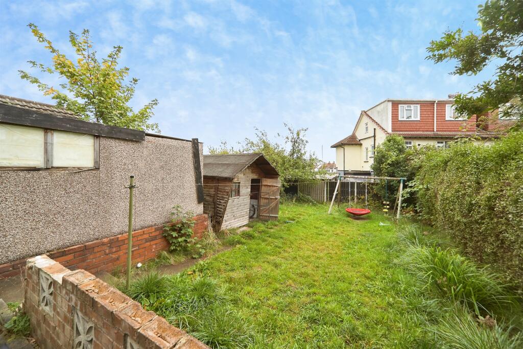 House in Leeds, West Yorkshire - View 4