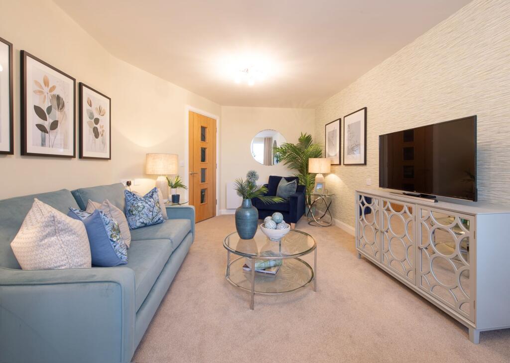 Apartment in Walton-on-Thames, Surrey - View 4