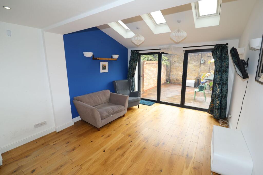 2 bedroom end of terrace house for rent