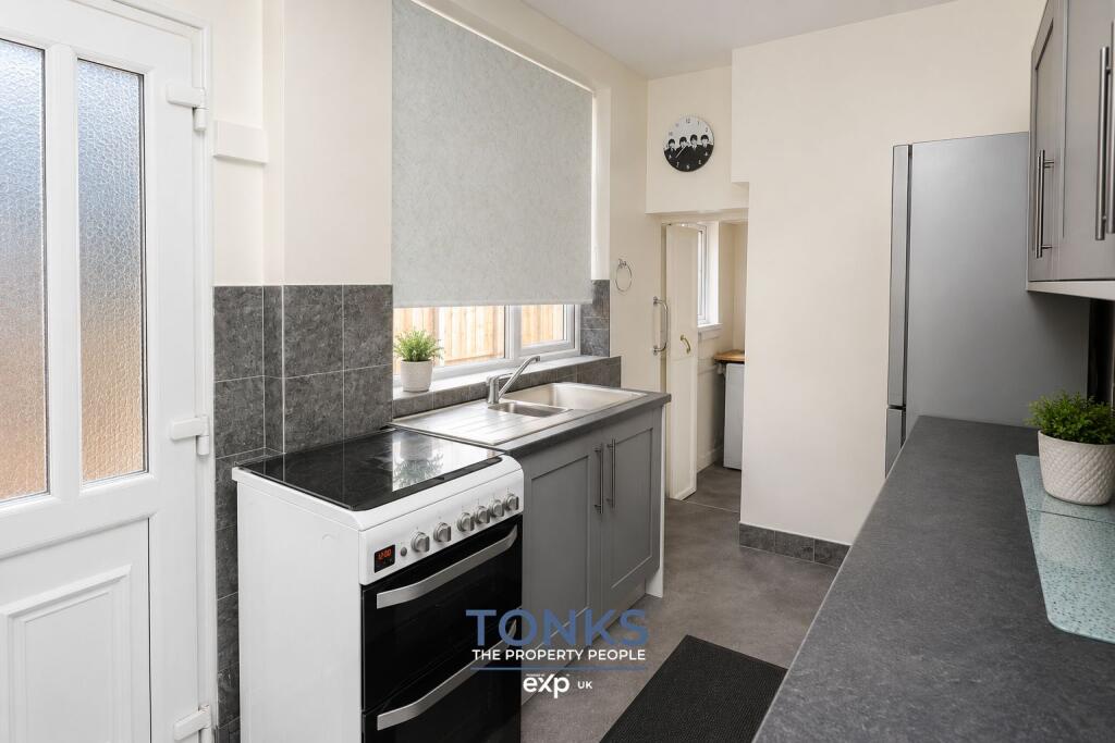 House in Sandwell, West Midlands - More