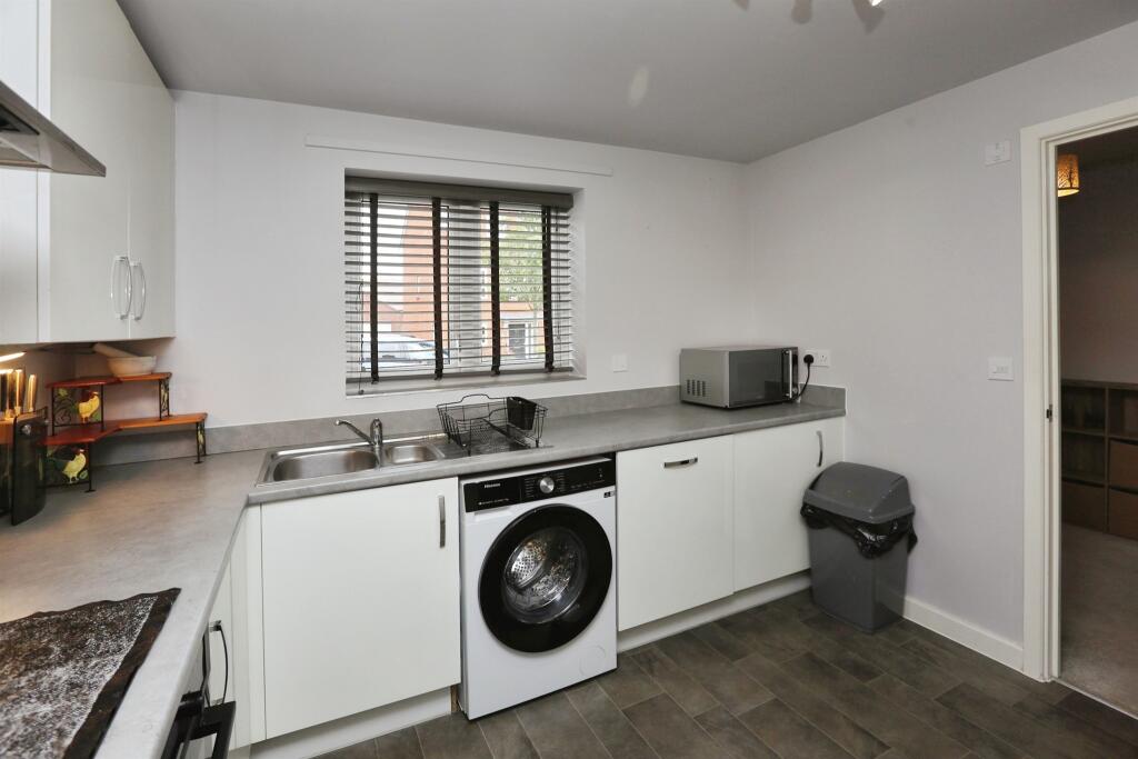 Kingsman Drive, Botley, SOUTHAMPTON photo 4